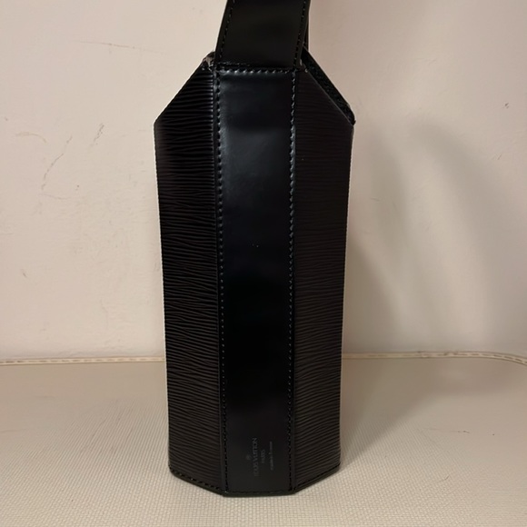 Louis Vuitton Black Epi Sac Seau - Picture 6 of 16